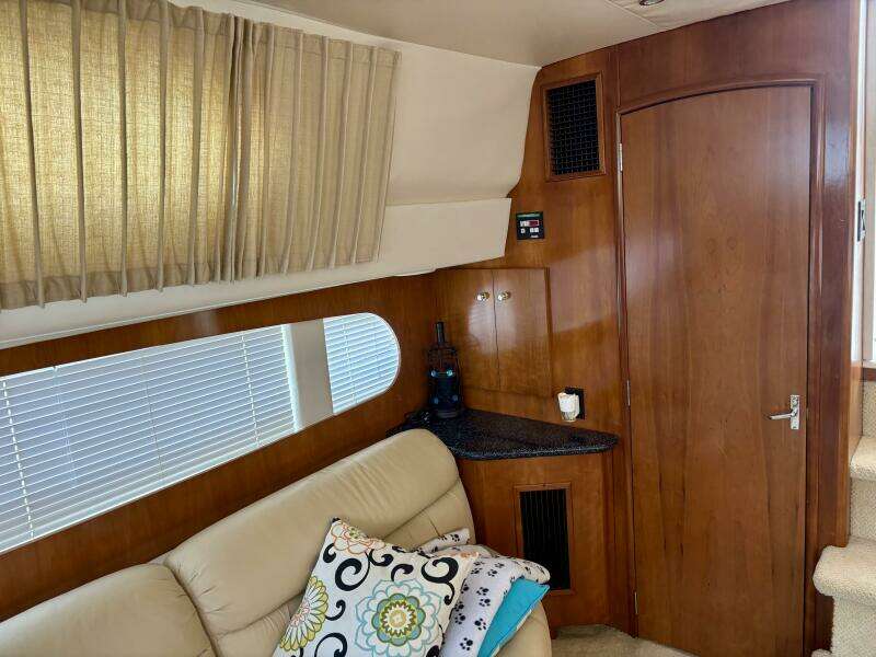 39ft Carver Yacht For Sale