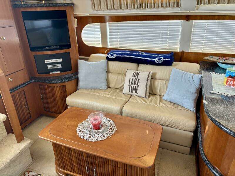 39ft Carver Yacht For Sale