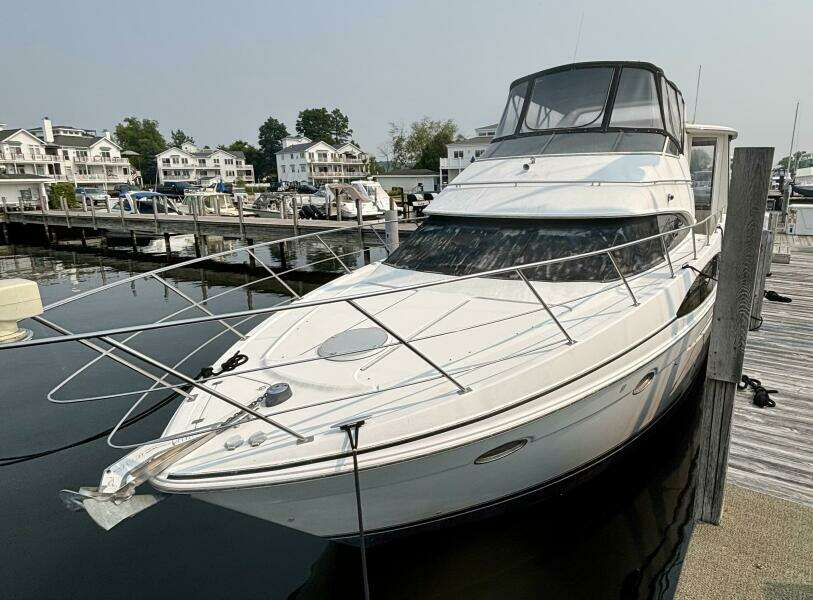 39ft Carver Yacht For Sale