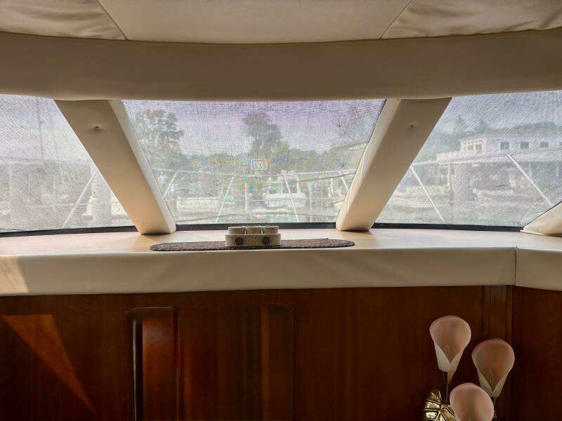 39ft Carver Yacht For Sale