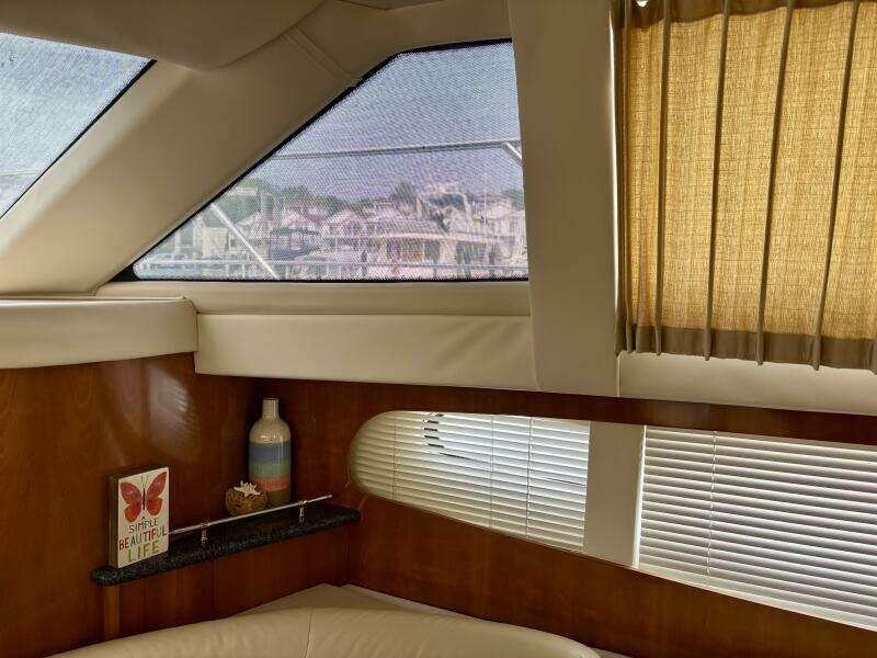 39ft Carver Yacht For Sale