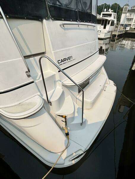 39ft Carver Yacht For Sale