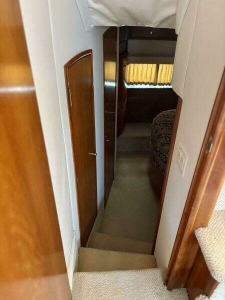39ft Carver Yacht For Sale