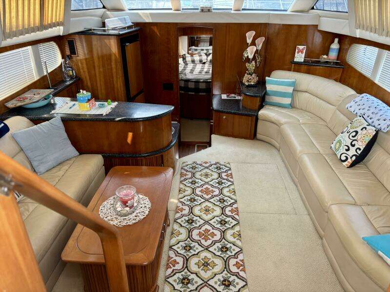 39ft Carver Yacht For Sale