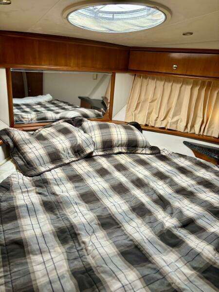 39ft Carver Yacht For Sale