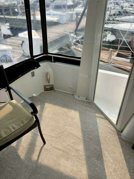 39ft Carver Yacht For Sale