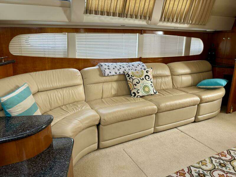 39ft Carver Yacht For Sale