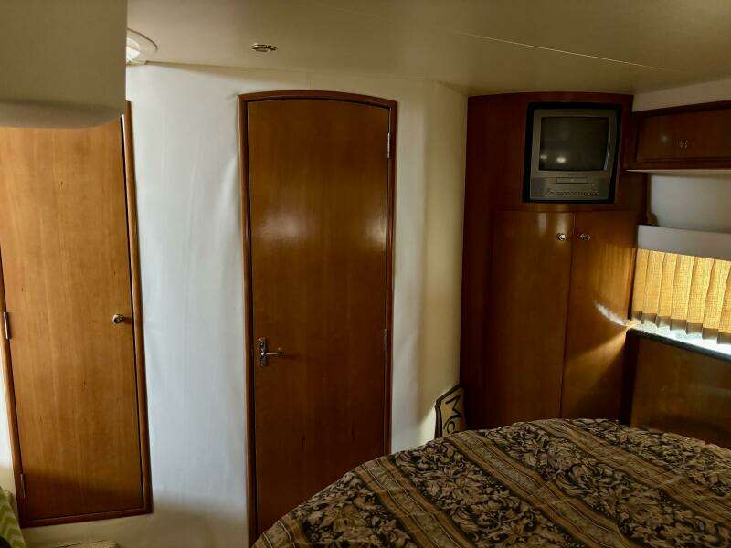 39ft Carver Yacht For Sale
