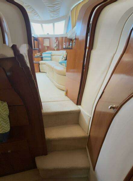 39ft Carver Yacht For Sale
