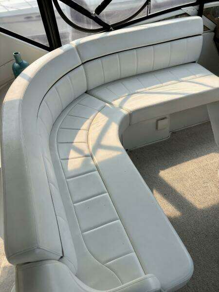 39ft Carver Yacht For Sale