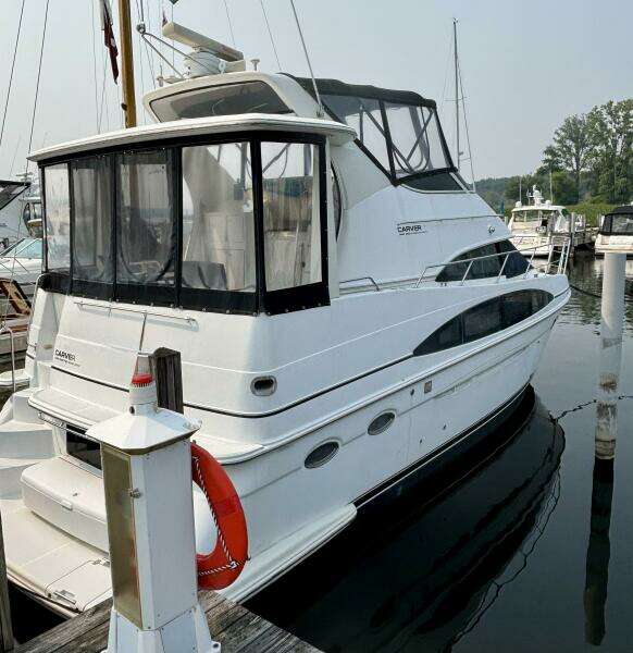 39ft Carver Yacht For Sale