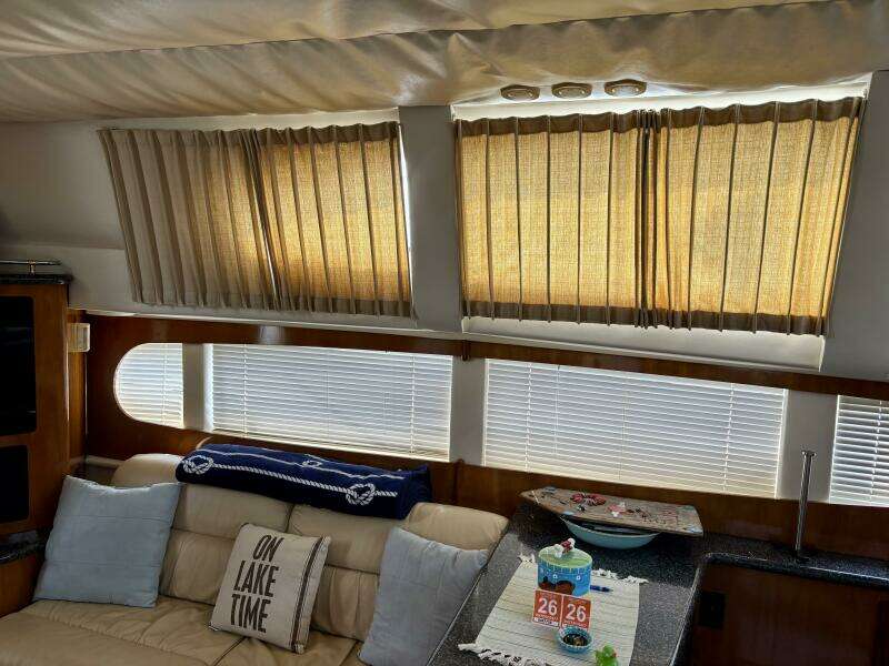 39ft Carver Yacht For Sale