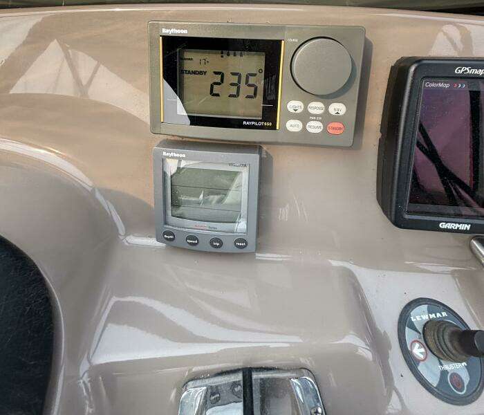 39ft Carver Yacht For Sale