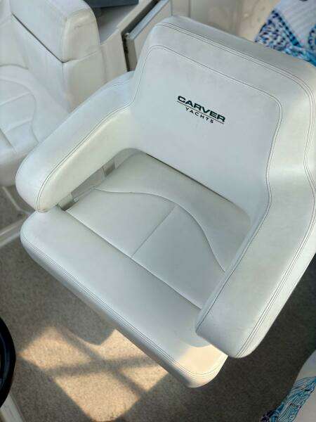 39ft Carver Yacht For Sale