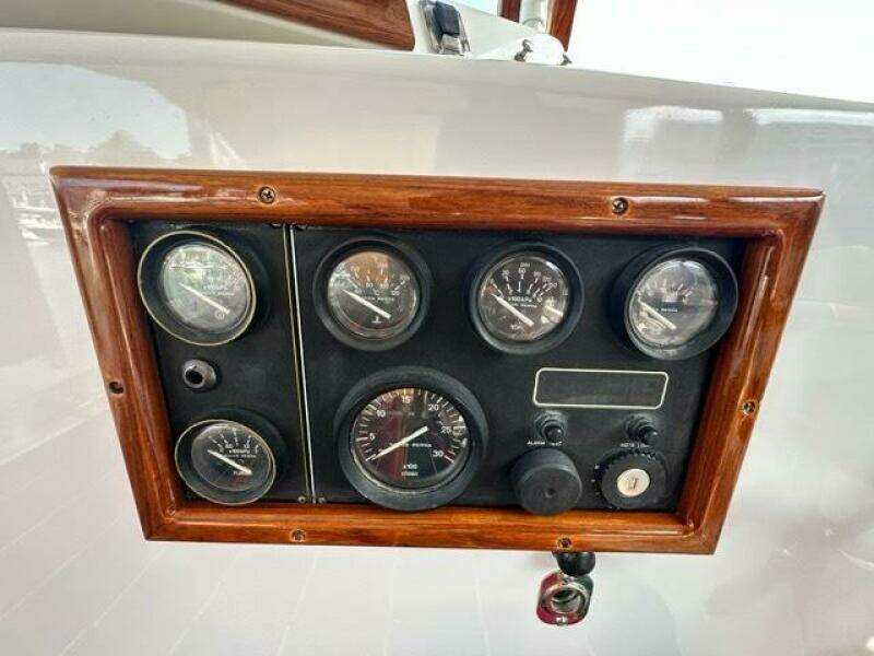 SIGN E 32ft Holland Yacht For Sale