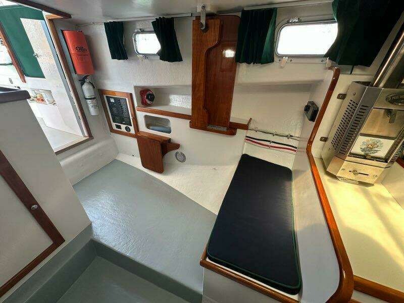 SIGN E 32ft Holland Yacht For Sale