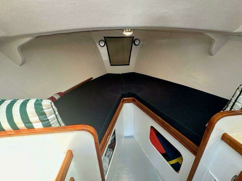 SIGN E 32ft Holland Yacht For Sale