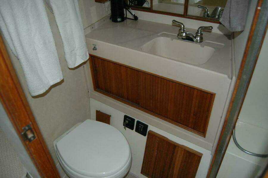 Vesper 33ft Bertram Yacht For Sale