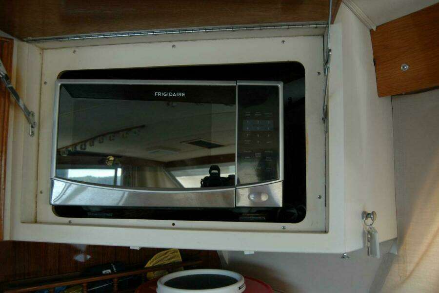 Vesper 33ft Bertram Yacht For Sale