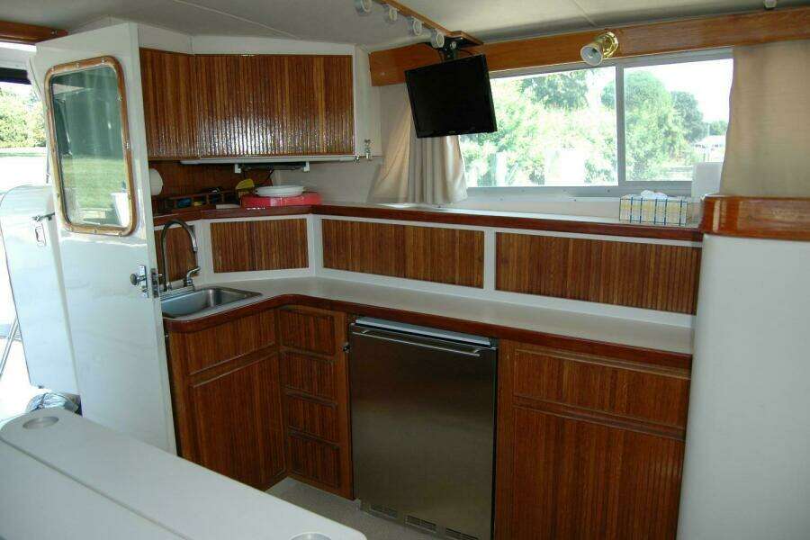 Vesper 33ft Bertram Yacht For Sale