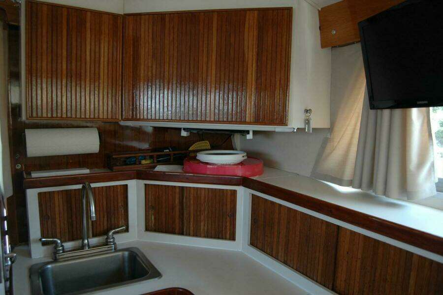 Vesper 33ft Bertram Yacht For Sale