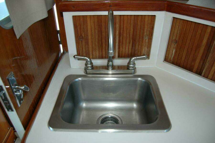 Vesper 33ft Bertram Yacht For Sale