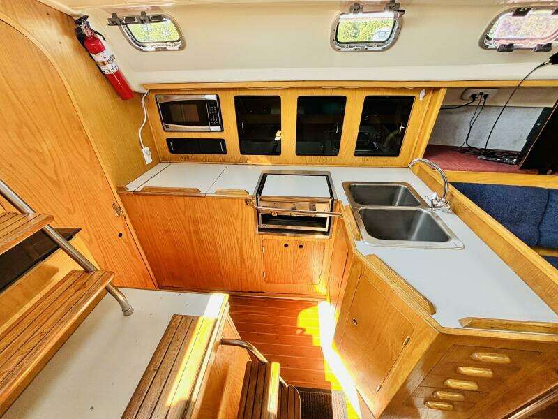 ORION 37ft Hunter Yacht For Sale