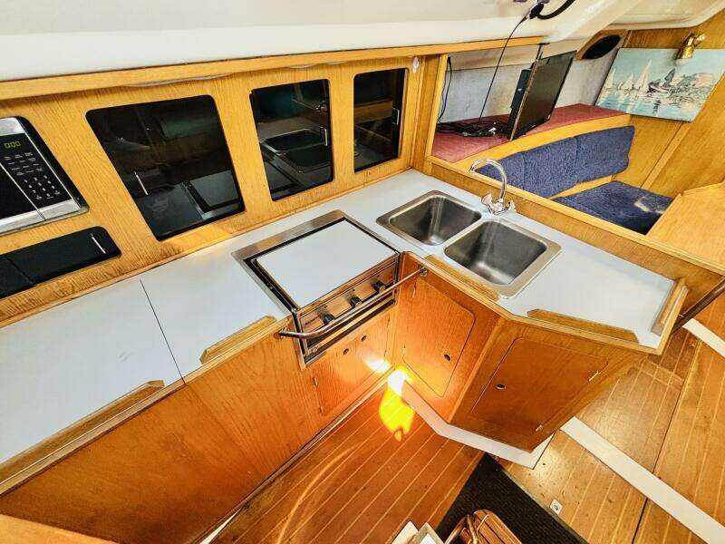 ORION 37ft Hunter Yacht For Sale