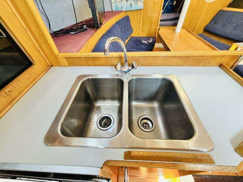 ORION 37ft Hunter Yacht For Sale