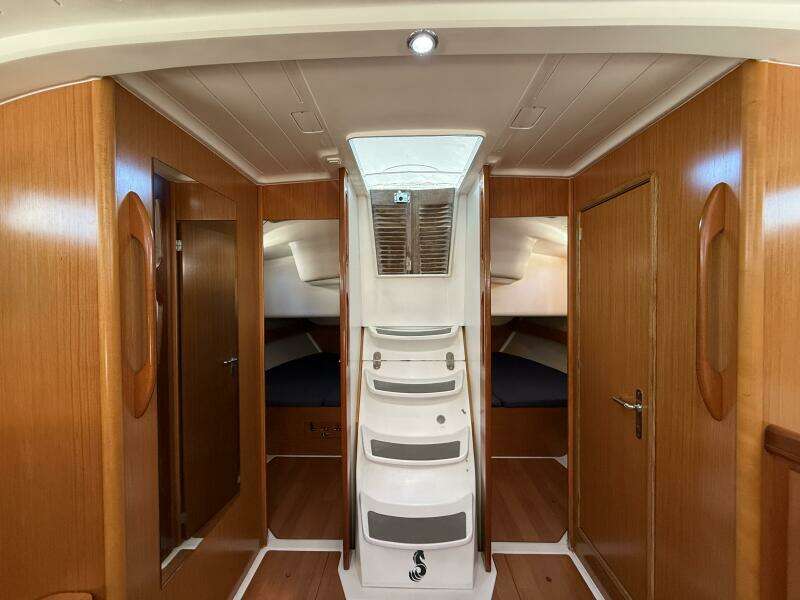 Enjoy 42ft Beneteau Yacht For Sale
