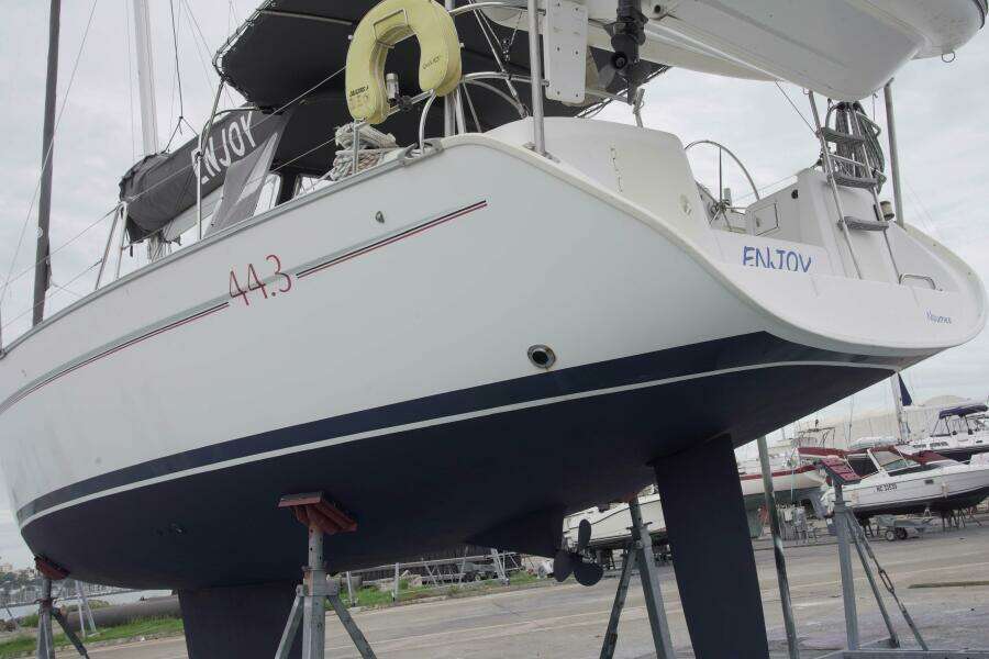 Enjoy 42ft Beneteau Yacht For Sale