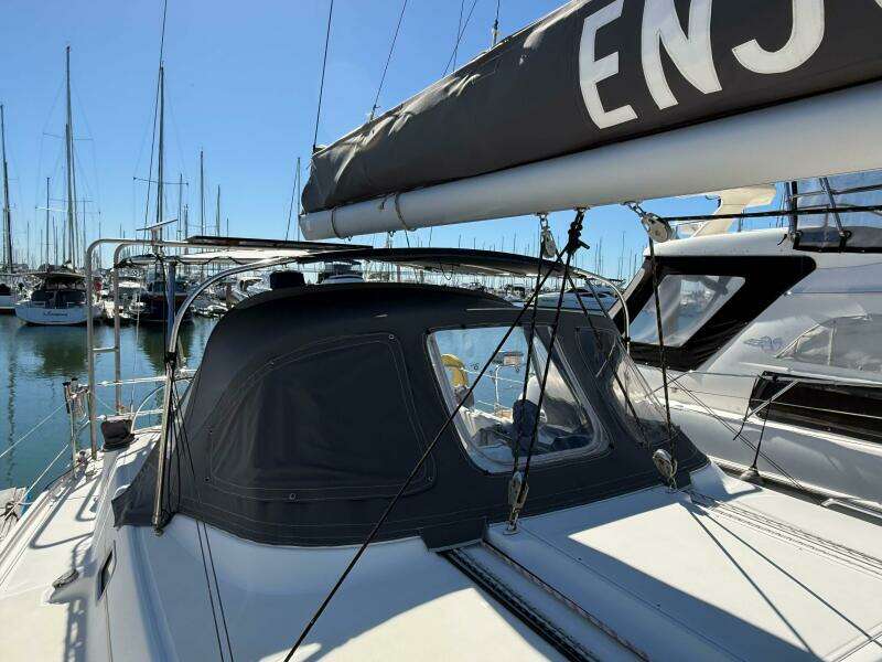 Enjoy 42ft Beneteau Yacht For Sale