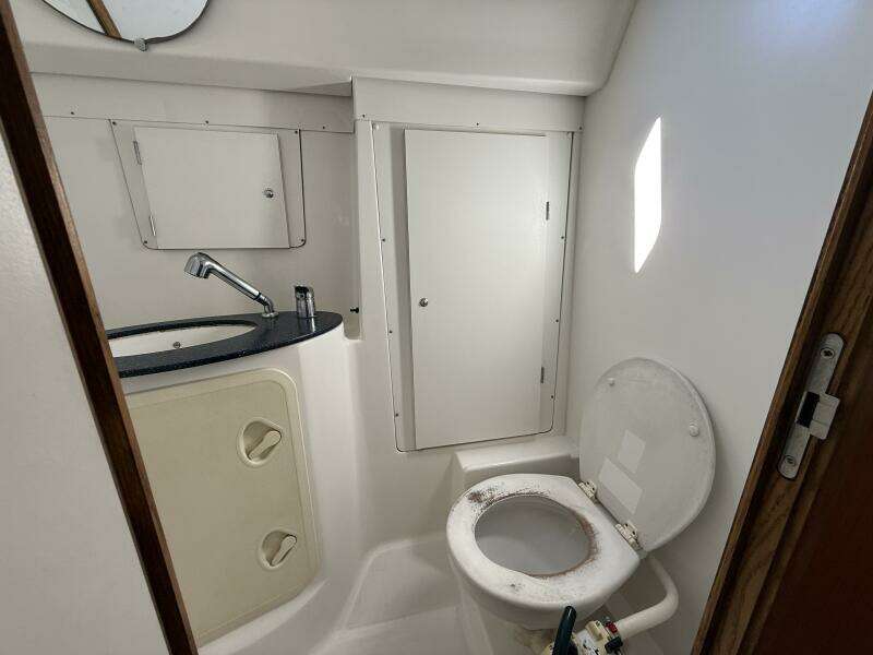 Enjoy 42ft Beneteau Yacht For Sale