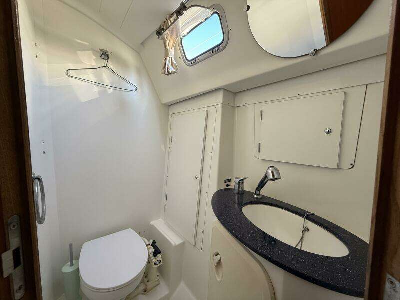 Enjoy 42ft Beneteau Yacht For Sale