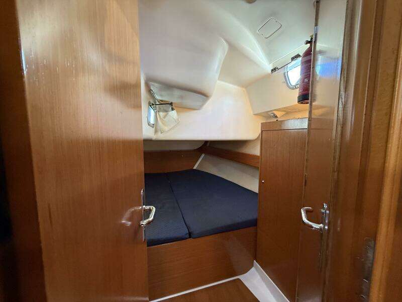 Enjoy 42ft Beneteau Yacht For Sale