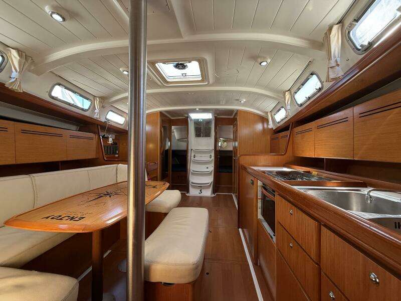 Enjoy 42ft Beneteau Yacht For Sale