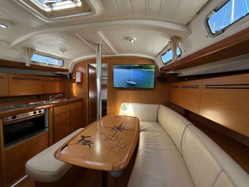 Enjoy 42ft Beneteau Yacht For Sale