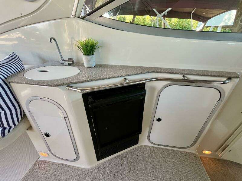 33ft Maxum Yacht For Sale
