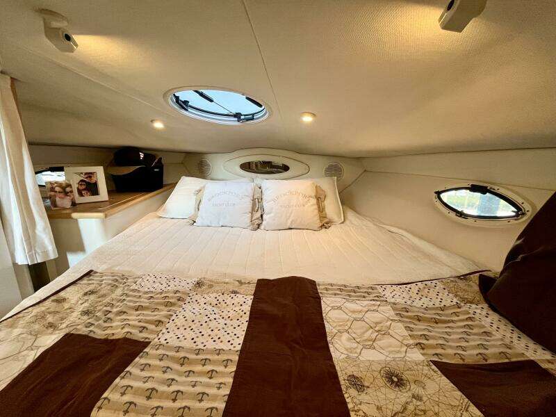 33ft Maxum Yacht For Sale