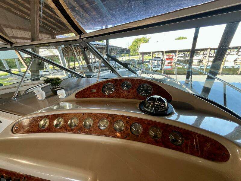 33ft Maxum Yacht For Sale