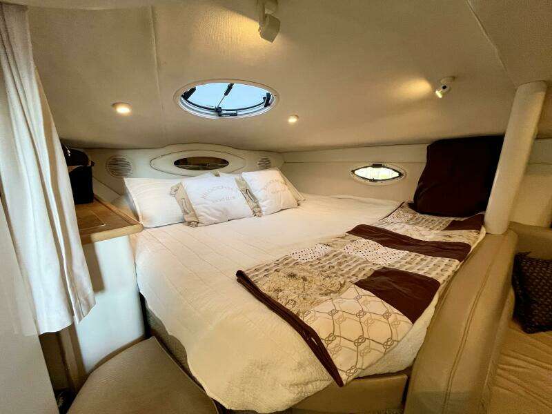 33ft Maxum Yacht For Sale