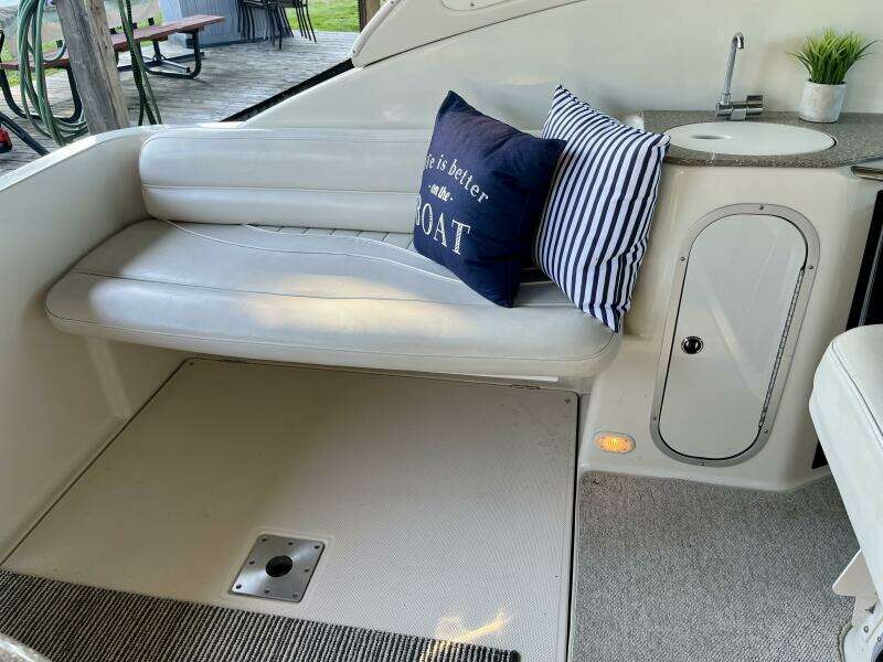33ft Maxum Yacht For Sale