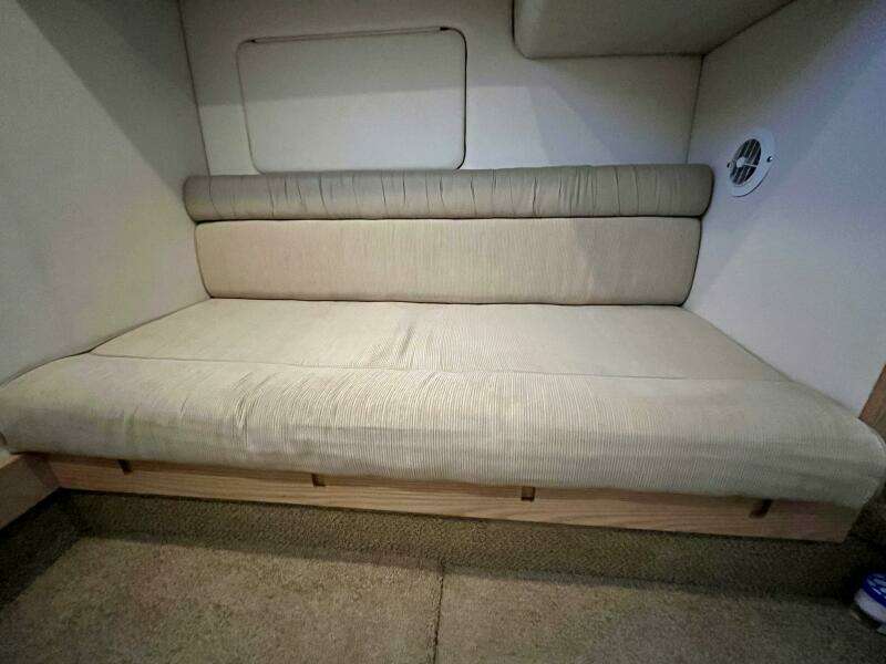 33ft Maxum Yacht For Sale