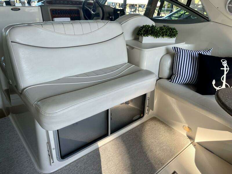 33ft Maxum Yacht For Sale