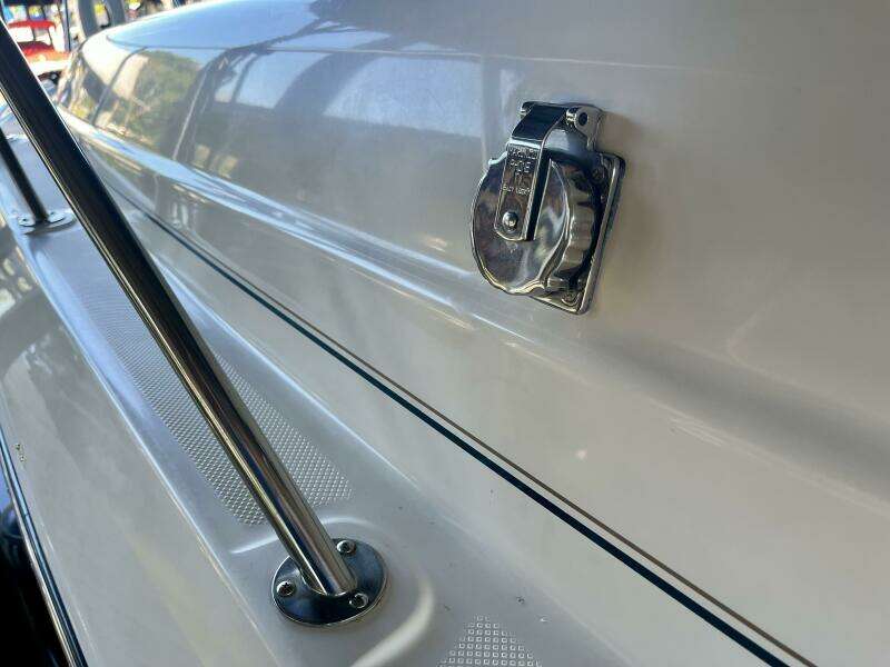 33ft Maxum Yacht For Sale