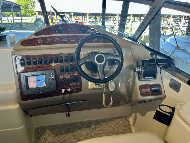 33ft Maxum Yacht For Sale