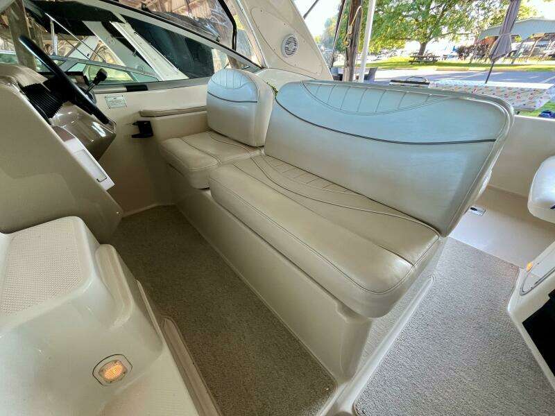 33ft Maxum Yacht For Sale