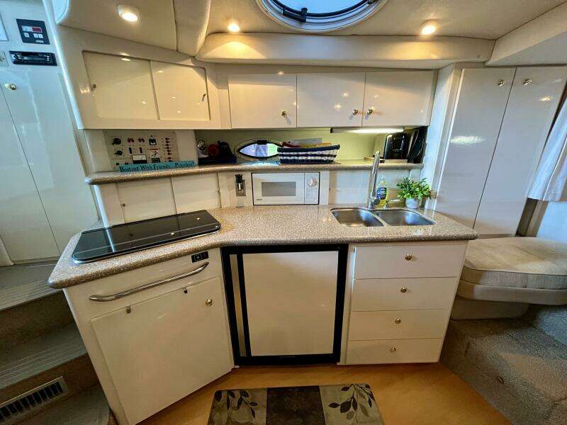33ft Maxum Yacht For Sale