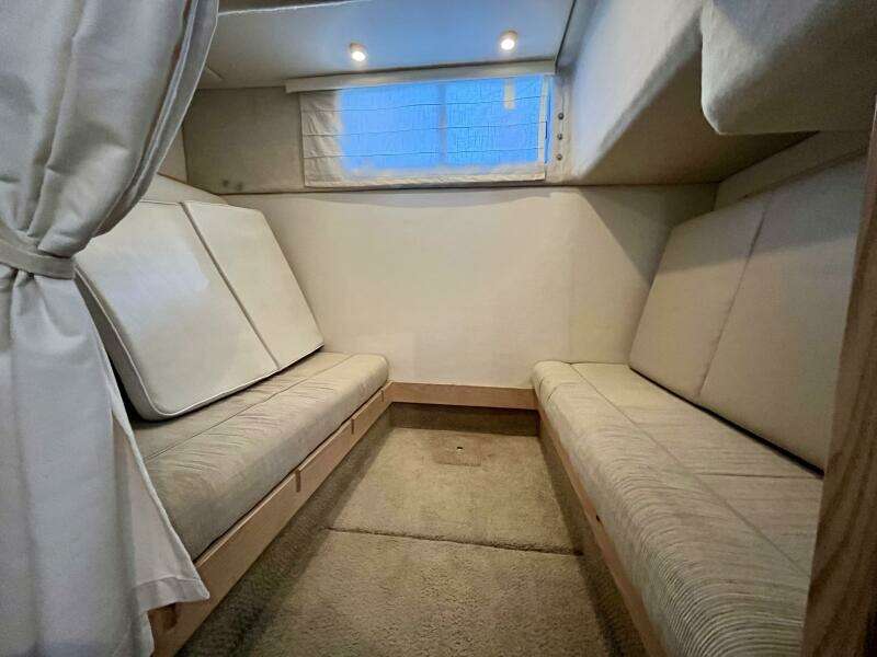 33ft Maxum Yacht For Sale