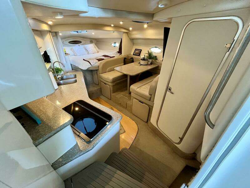 33ft Maxum Yacht For Sale